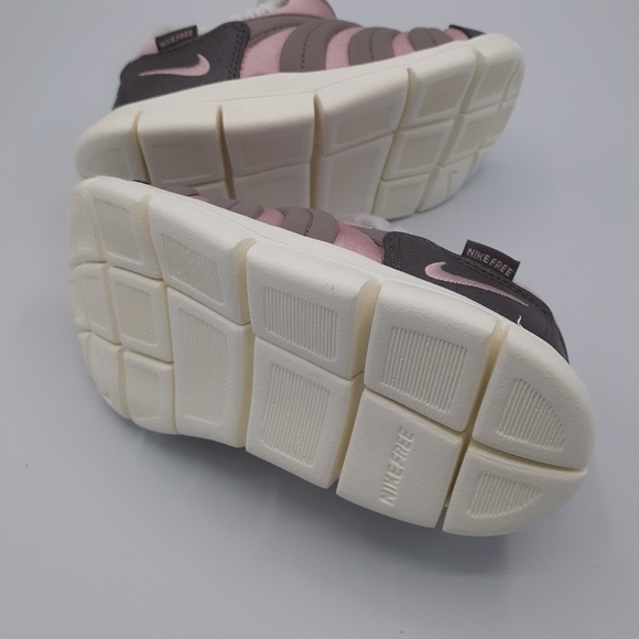NIB NIKE DYNAMO FREE SE TODDLERS GIRLS SHOES SIZE 10C SHOES - Picture 8 of 9